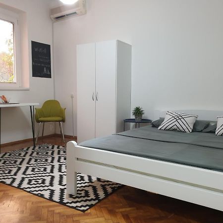 Apartman Park Jagodina-Studio U Centru Grada Free Parking Esterno foto